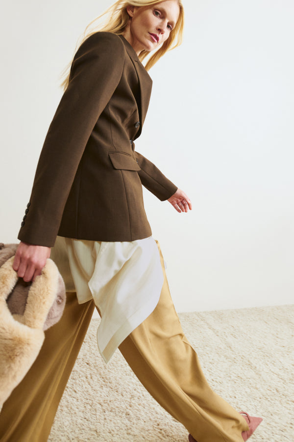 Bia Pleated Trouser - Air Twill :: Macaroon