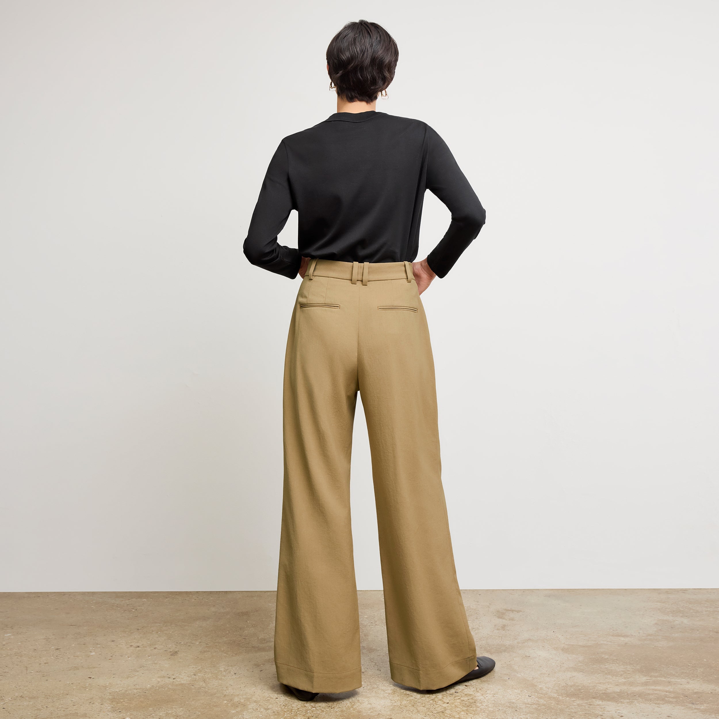 Bia Pleated Trouser - Air Twill :: Macaroon